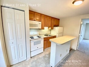 Building Photo - 451 E Maple St