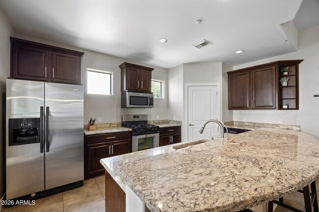 Building Photo - 945 E Playa Del Norte Dr