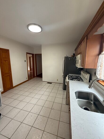 Building Photo - 44 Colberg Ave