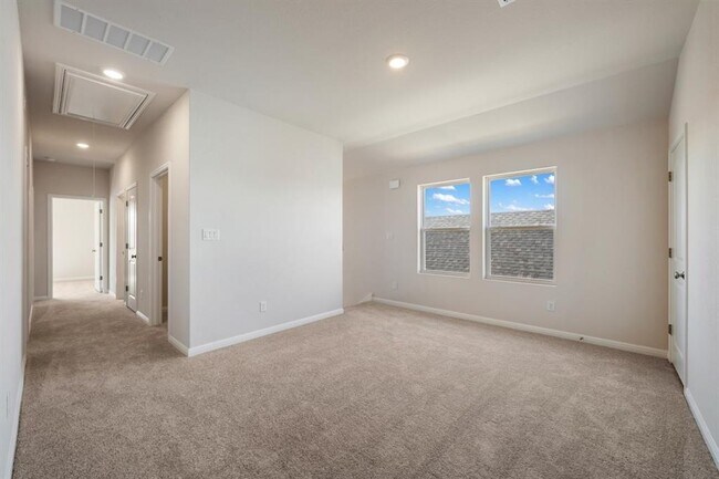 Building Photo - 245 Ranier Wy