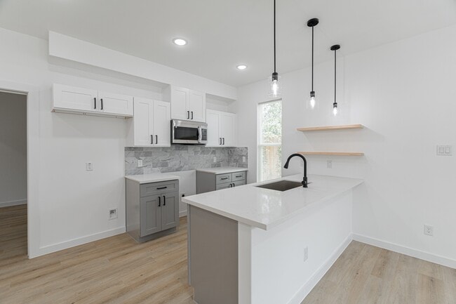 Building Photo - 7126 Bywood St