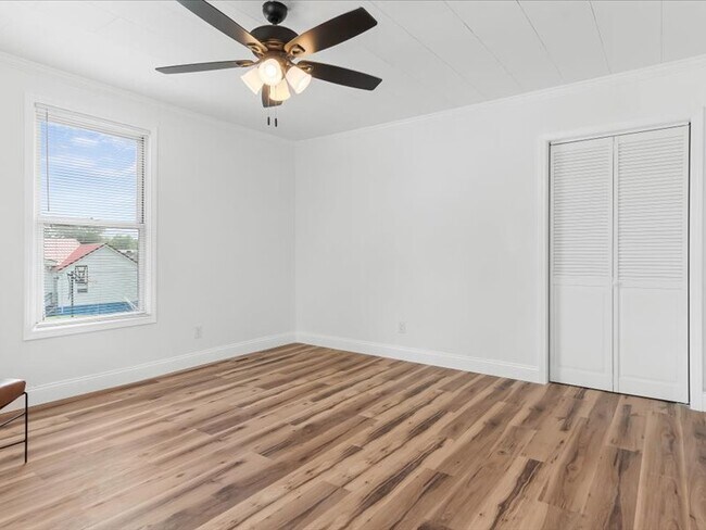 Building Photo - 160 29th St Pl SW