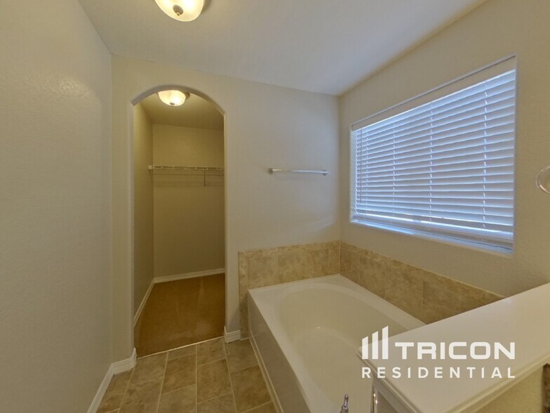 Building Photo - 9563 Desert Poppy Ln