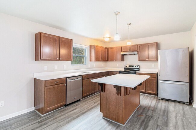 Building Photo - Newer Home near Outstanding Schools!