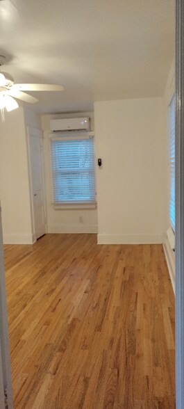 Building Photo - 260 St George St