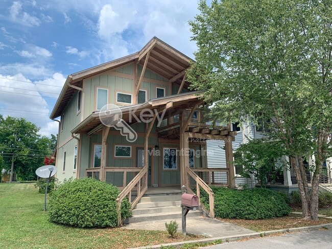 Building Photo - 630 E 17th St