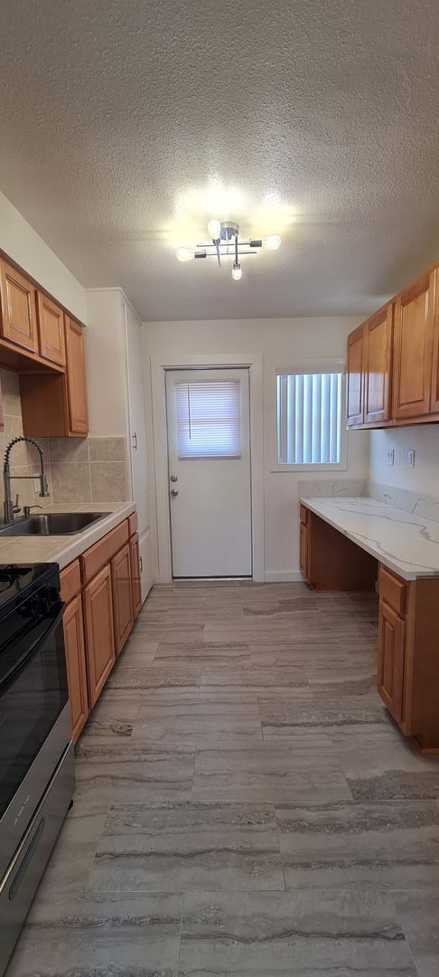 Building Photo - Newly Remodeled 1 Bedroom / Call or text O...