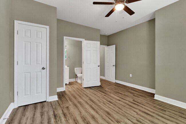 Building Photo - Fully Renovated 3 Bedroom Rowhome- Baltimo...