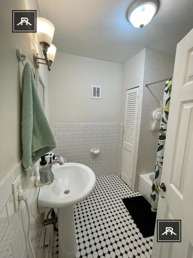 Building Photo - 1 bedroom in Brookline MA 02445