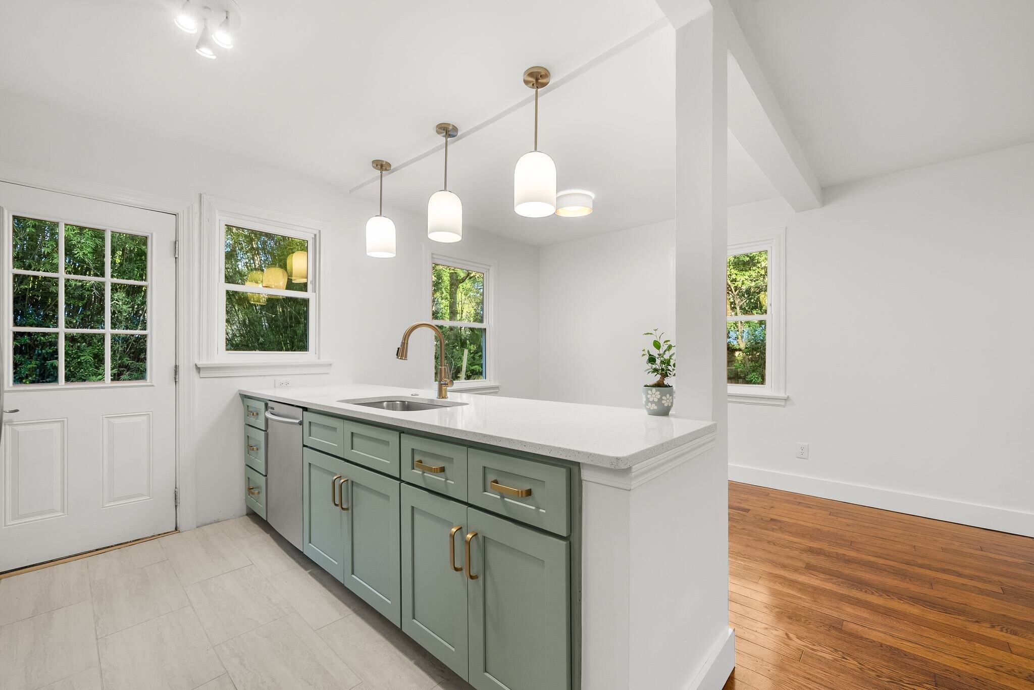 Building Photo - 1010 NE 7th Pl