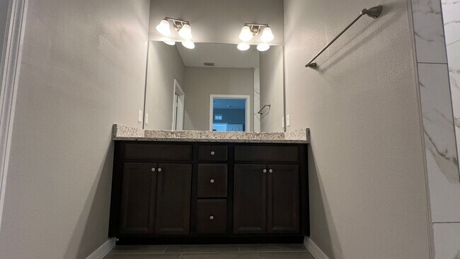 Building Photo - Spacious 3BD/2BA Palm Bay Home – Modern Comfort & Great Location!