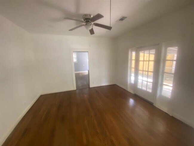 Building Photo - 4434 Oleander St