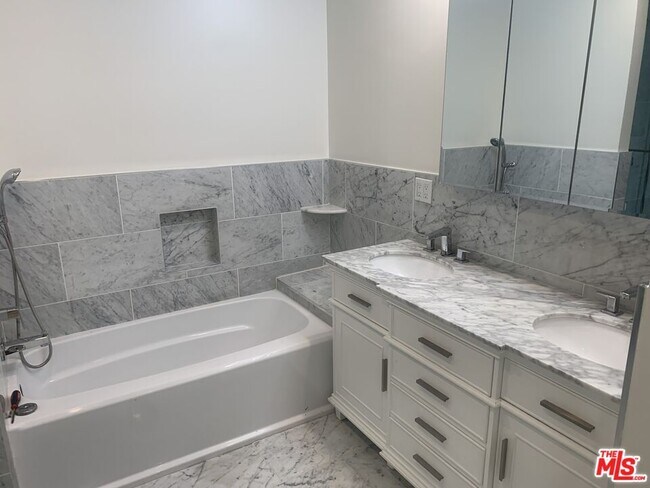 Building Photo - 4561 Alla Rd