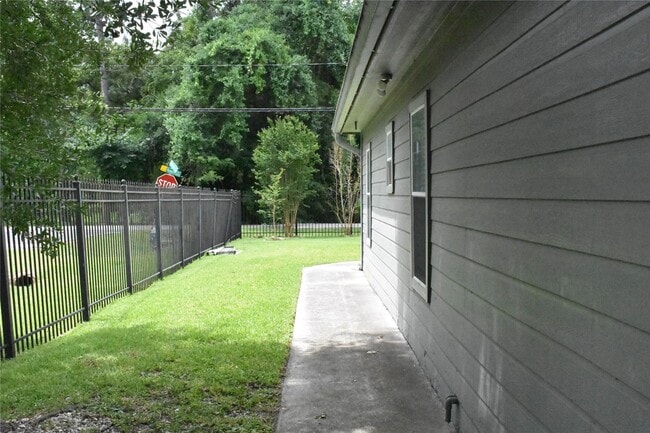 Building Photo - 8535 Parkette Dr