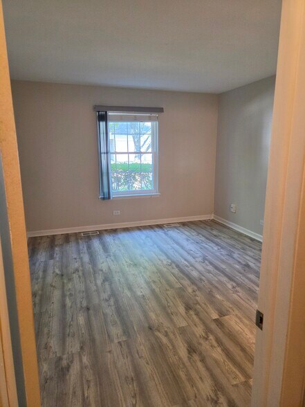 Master Bedroom - 301 Pembridge Ln