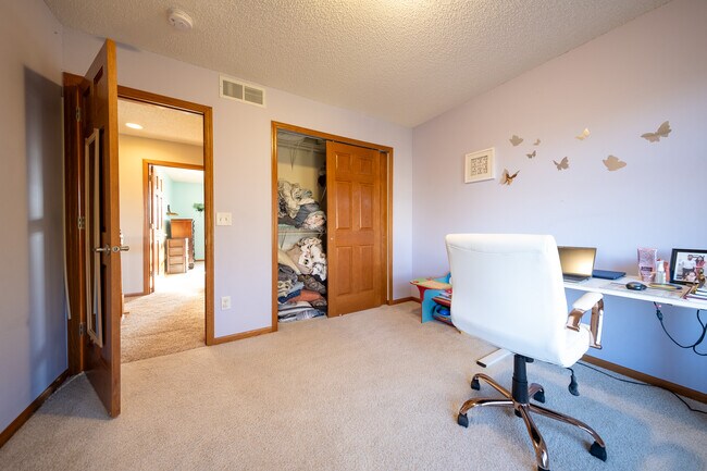 Building Photo - 1838 Penstemon Ln