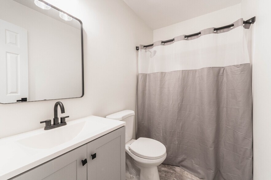 Building Photo - 1805 Meadow Cliff Dr