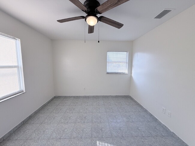 Building Photo - Moving Ready! 3-Bedroom   + 2-Bathroom + Bonus Room