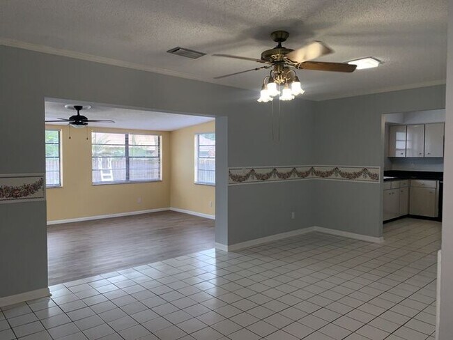 Building Photo - LOVELY NORTHDALE POOL HOME