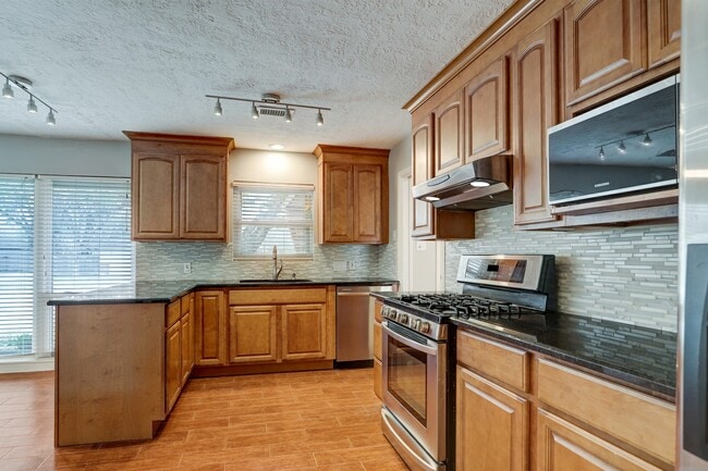 Building Photo - 8610 Bevlyn Dr