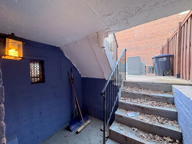 Building Photo - 1013 9th St NE