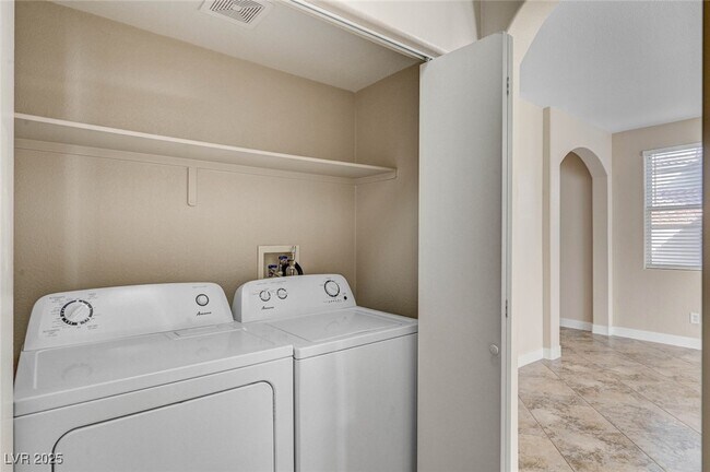 Building Photo - 494 Groft Way