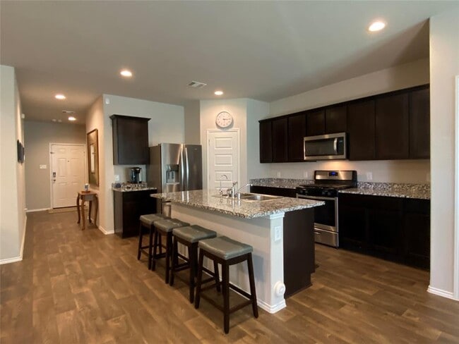 Building Photo - 3935 Country Club Dr