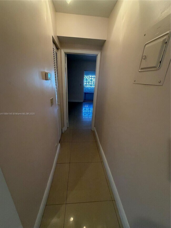 Building Photo - 467 Golden Isles Dr