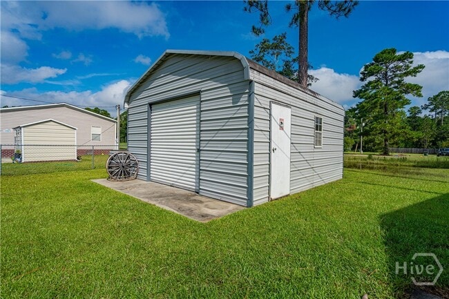 Building Photo - 75 Willow Ln