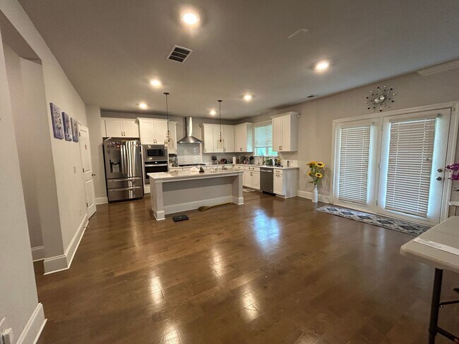 Building Photo - 413 Kinross Ln