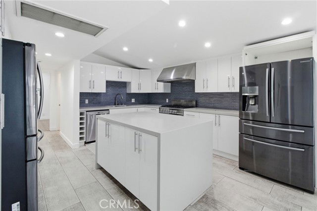 Building Photo - 20547 Kittridge St