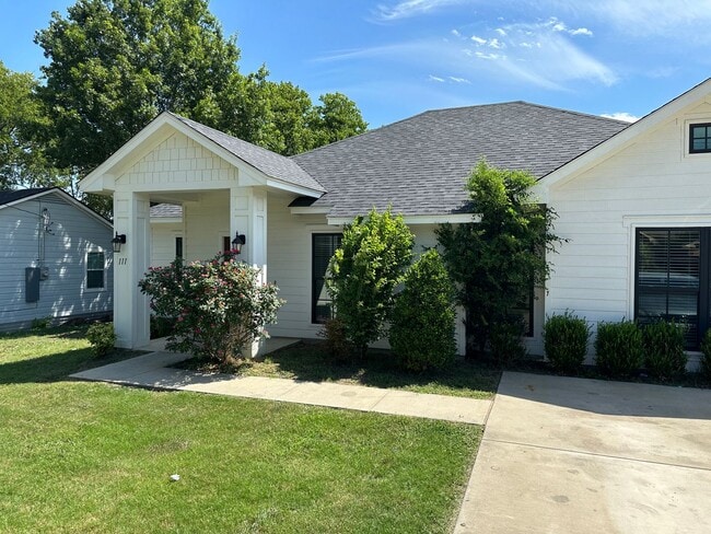Primary Photo - Fantastic updated home built in 2017!