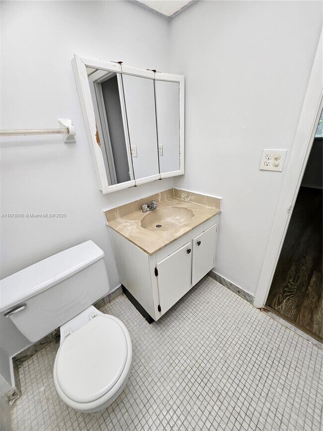 Building Photo - 7820 S Colony Cir