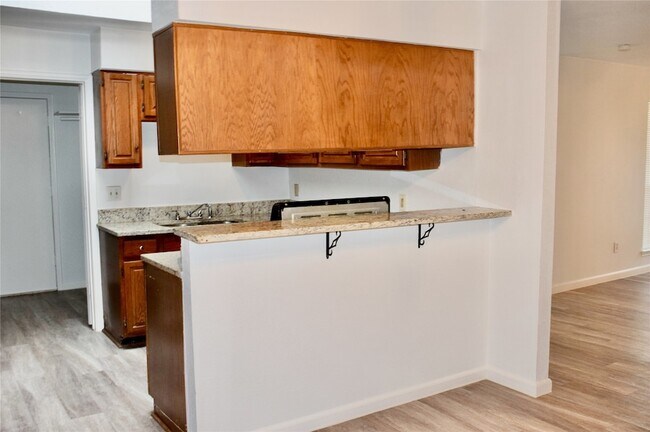 Building Photo - 1233 Fairhaven Dr