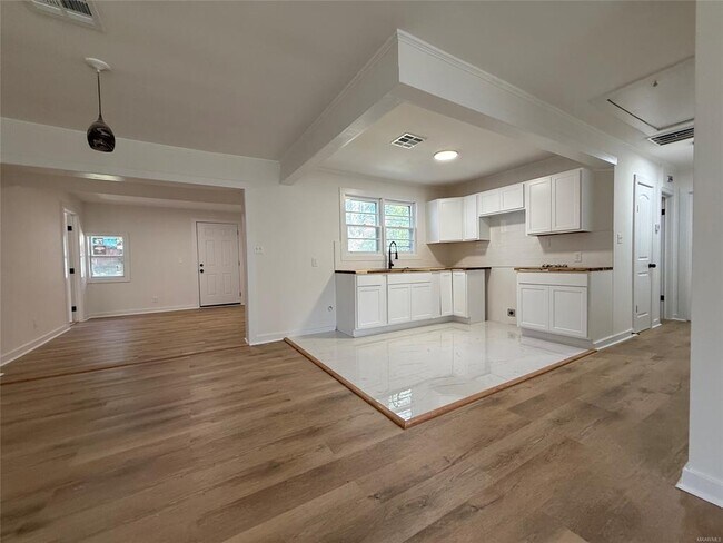 Building Photo - 308 Nottingham Rd