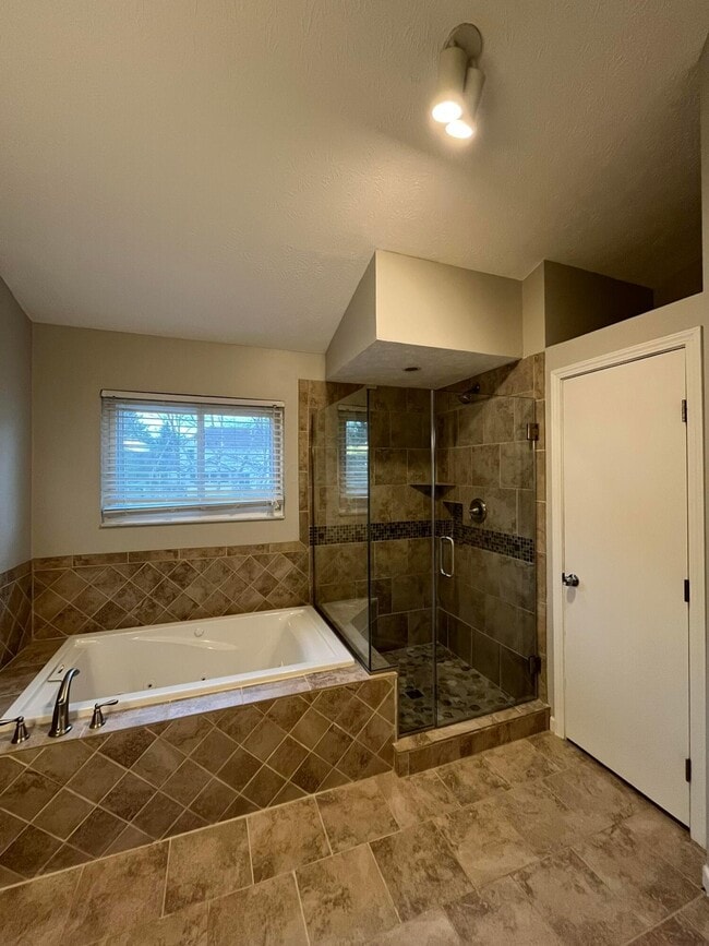 Building Photo - 208 Caswell Dr