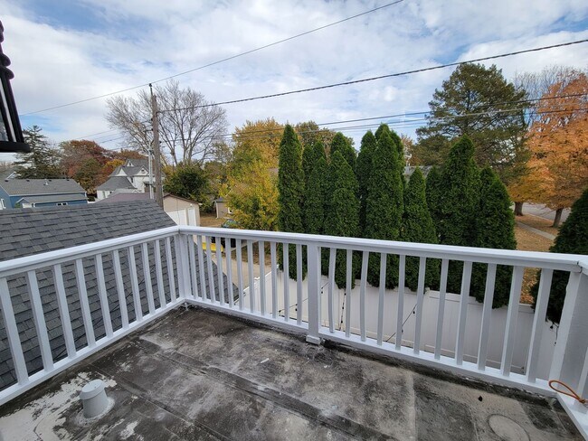 Building Photo - Beautiful Cedar Falls Home
