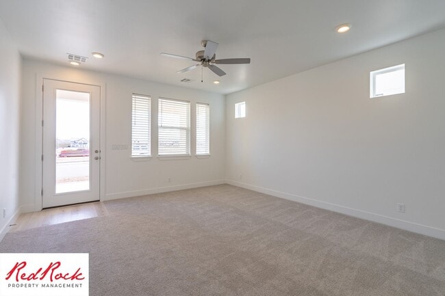 Building Photo - Stand Alone Home In Desert Color