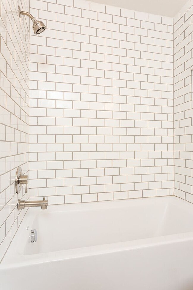 Building Photo - Charming 2/BR 1BA Home with Private Fenced...