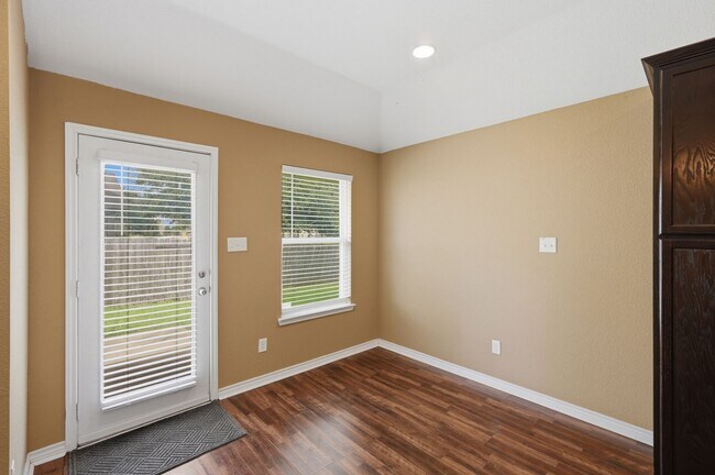 Building Photo - 2484 Horse Shoe Dr