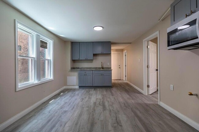 Building Photo - 2604 Schrage Ave