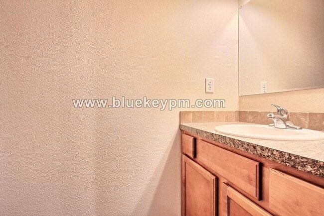 Building Photo - 3 Bed, 2.5 Bath Home Near Walnut Grove Elementary School