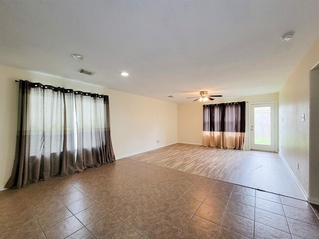 Building Photo - 12835 Regal Oaks Bend Ln