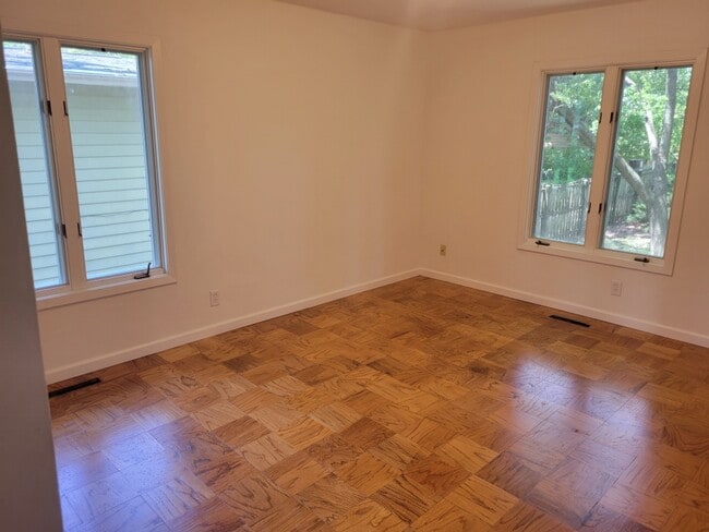 Building Photo - 305 Naples Dr