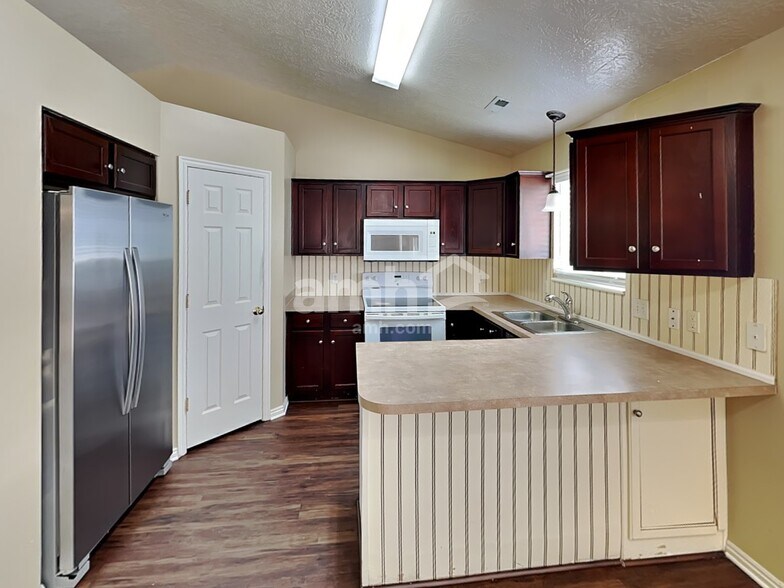 Building Photo - 252 S 540 W