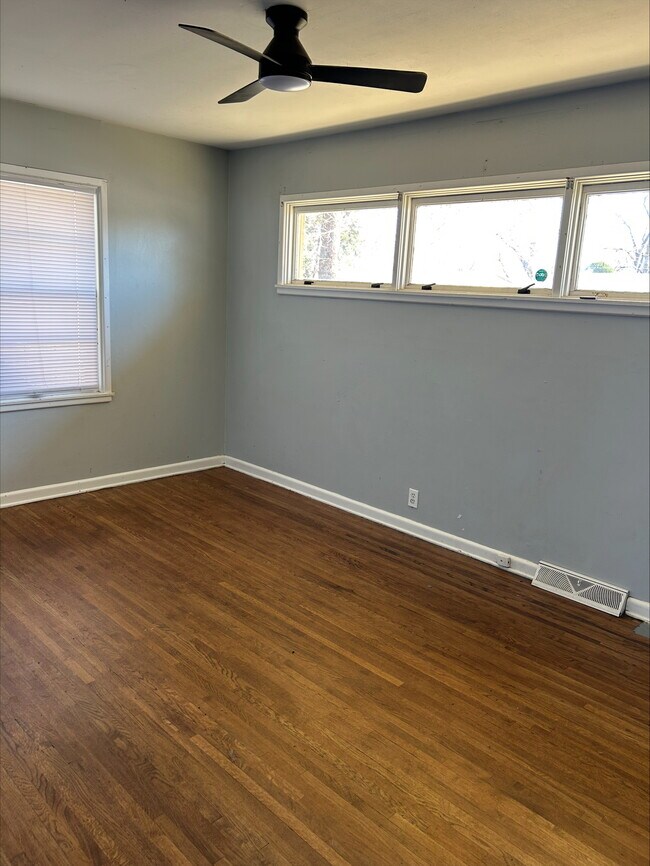 Upstairs Front Bedroom - 1308 E Catalina St