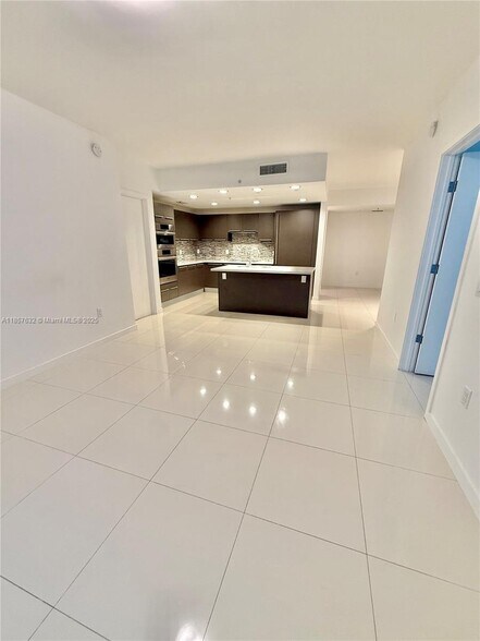 Building Photo - 7661 NW 107th Ave