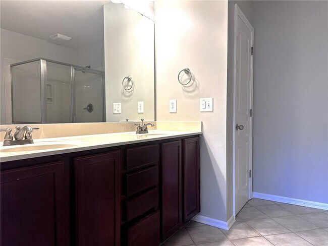 Building Photo - 117 Townview Dr