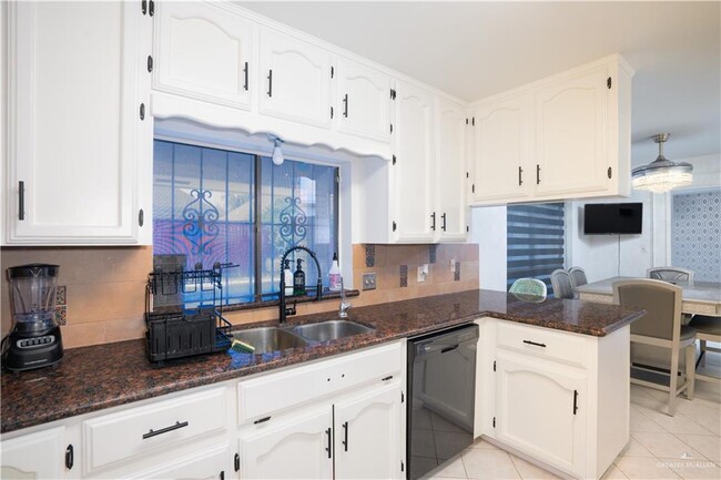 Building Photo - 27 N 33rd St