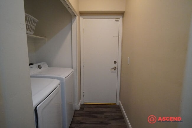 Building Photo - Fully Furnished Home In East Bakersfield!